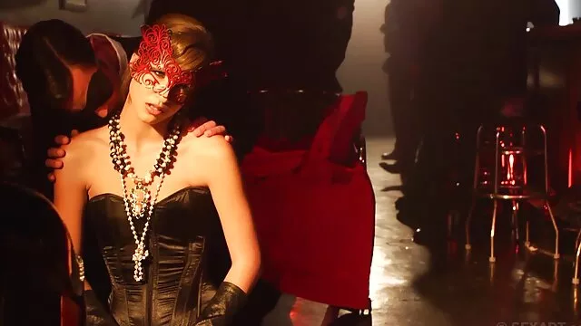 Esta chica resultó ser tan apasionada que hizo que el chico le lamiera el coño y luego el videos de mi suegra xxx culo, para que su pene pudiera entrar fácilmente en su estrecho ano.