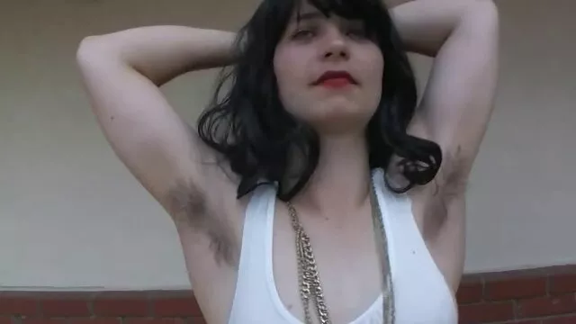 Las cojiendo con mi suegra y mi novia perras sucias que trabajan en el club como strippers se las chuparán con gusto a sus clientes, tanto individualmente como juntas. Y luego se convertirán en cáncer para llevar a los miembros duros y calientes de los visitantes a sus jugosos agujeros.