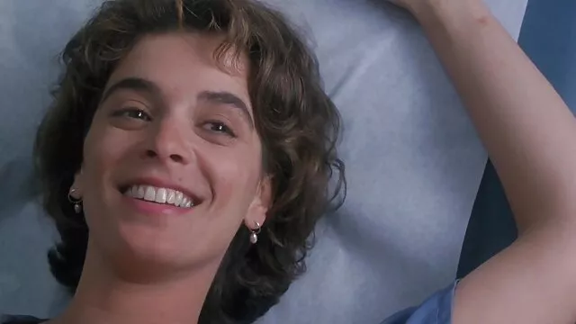 Amigos jugando videos de suegras follando con espadas se follan por el culo