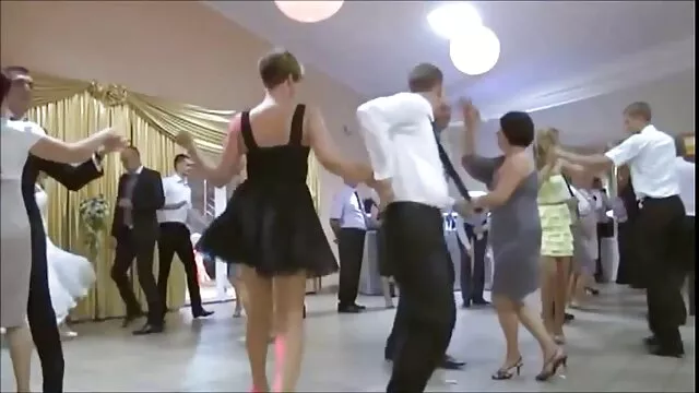 Dos palomas en la naturaleza se lamen las gafas, se chupan pollas y se videos follando con la suegra follan duro en el anal