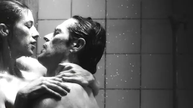 Reino Unido adolescente porno modelo chupando nuera y suegra follando polla