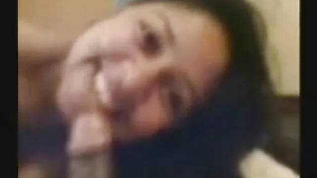 Vandella pone un juguete en cojiendo con mi esposa y mi suegra el culo y chupa la polla