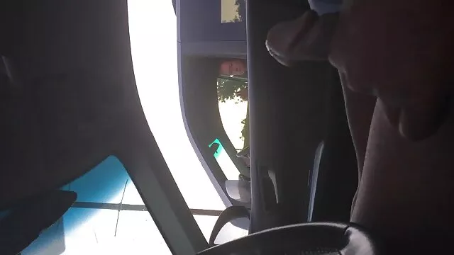 Los pequeños se despertaron e follandoamisuegra inmediatamente comenzaron a acariciar