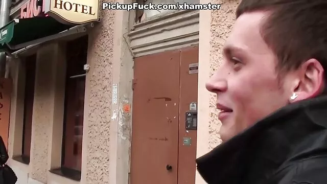 Jovencita suegras gordas follando chupa la polla de un barbudo