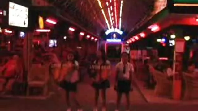 Fiesta sexual todas cojiendo con mi suegra culona las perras chupan pollas