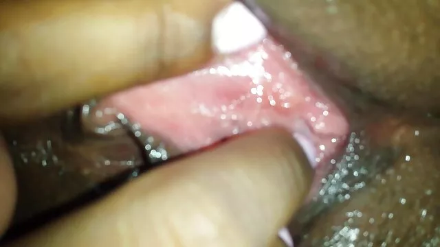 La perra quiere cogiendo a mi suegra en la cocina sentir una polla gorda en su culo