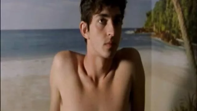 Chico golpea una polla en un gran culo cojiendo a mi suegra dormida (amateur)