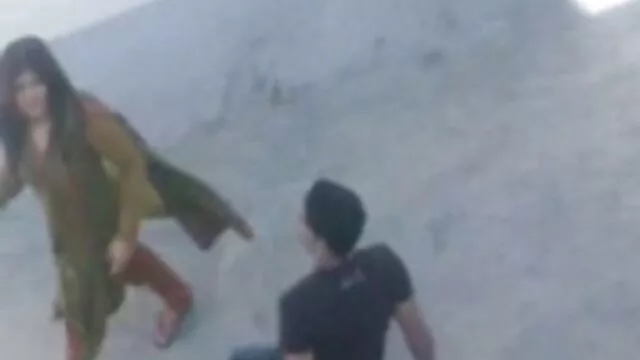 Una guapa rubia despertó a su cojiendo ami suegra borracha novia con suaves besos