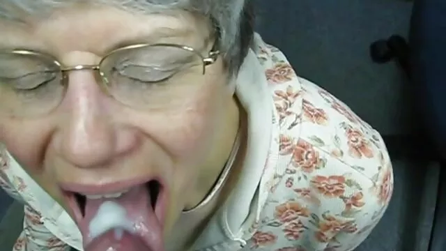 La pelirroja folla con suegras calientes follando dos machos