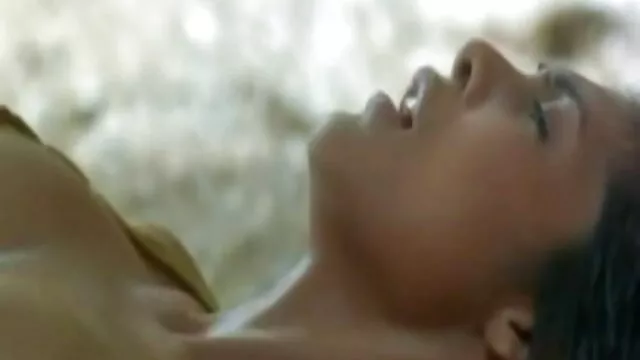 Morena caliente follada se coje su suegra en el culo apretado