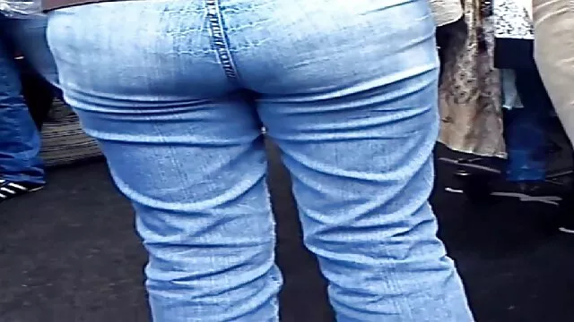 La pelirroja Juelz Ventura suegra follando con su yerno se pone diferentes bragas y folla con un chico