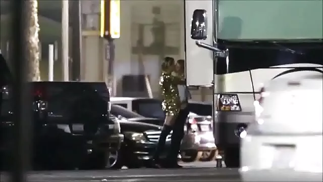 Valentina chupa polla follando con mi suegra casero negra en el baño