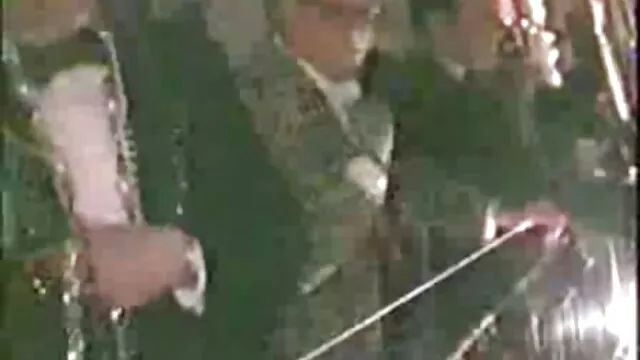 Puta pelirroja se cojiendo a mi suegra dormida folla con un consolador transparente