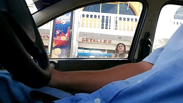 El suegra penetrada guapo Antonio dio un paseo a una joven morena sexy en su mustang