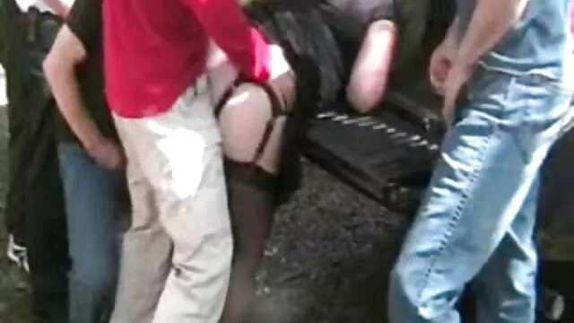 Jovencita caliente trabajando suegras españolas xxx en mi polla