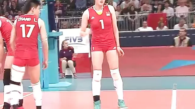 Ninfómana tetona se folla a un chico follando a mi suegra en la cosina con una gran polla