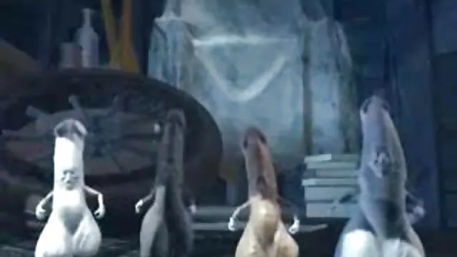 Faye y Sandy metiéndose los dedos y suegras viejas follando jugando con Sarah Wright