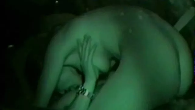 La niña apenas se tragó una polla sana, que se metió profundamente en su garganta, sin dejarla ni respirar. Esperma, baba y rímel untado, eso es lo que le quedó fornicando con mi suegra en la cara