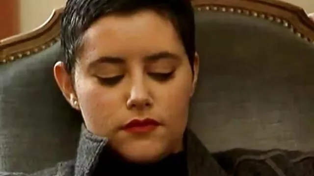 El convicto liberado tira videos follando con mi suegra una cabeza blanca sobre su polla