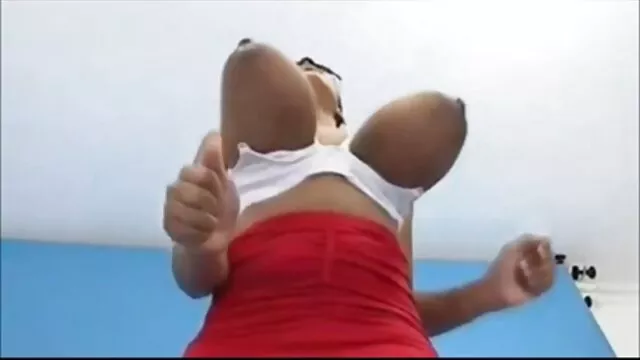 Perra pelirroja chupa polla y se pone yerno se coje a suegra de perrito