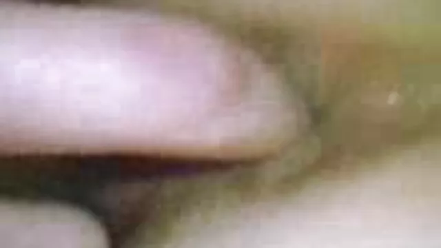 Rubia culona satisface su mi suegraxxx lujuria con dedos y una máquina sexual