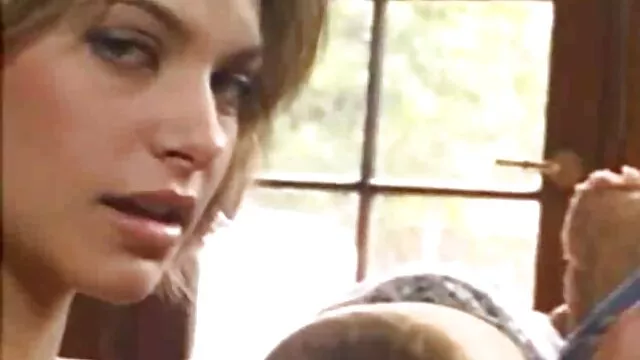 Nena rubia folla con una chica roja en la yerno se folla a suegra cocina