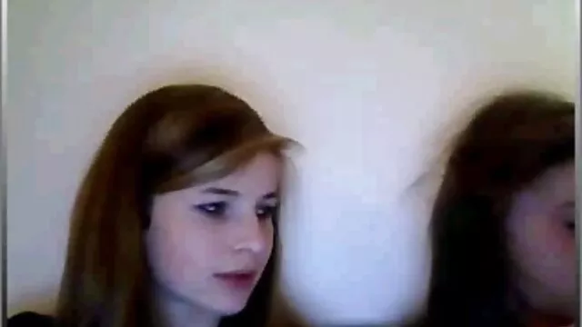 Un calvo se folla a una zorra pelirroja por todo el cojiendo con su suegra apartamento