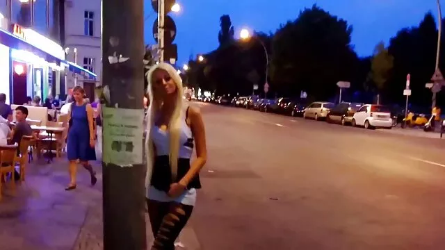 Una mujer adulta practica sexo grupal intenso. Ella fue videos de suegras follando con yernos follada por dos hombres en la boca y anal y semen en su cara