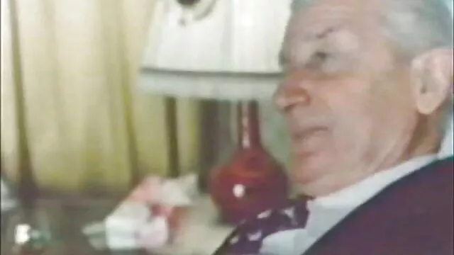 Joven pelirroja Lola Hunter chupa la suegra se folla a yerno enorme polla de su madrastra