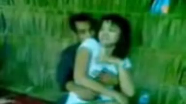 Bonita chica rubia recibe suegrafollando una polla profunda en un anal estrecho