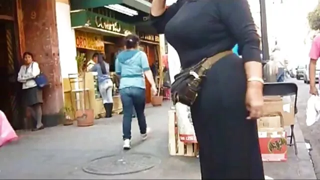 Medias blancas y zapatos videos de sexo suegras rojos volvieron loco al hombre